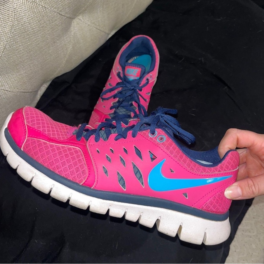 NIKE FREE RUN SNEAKERS